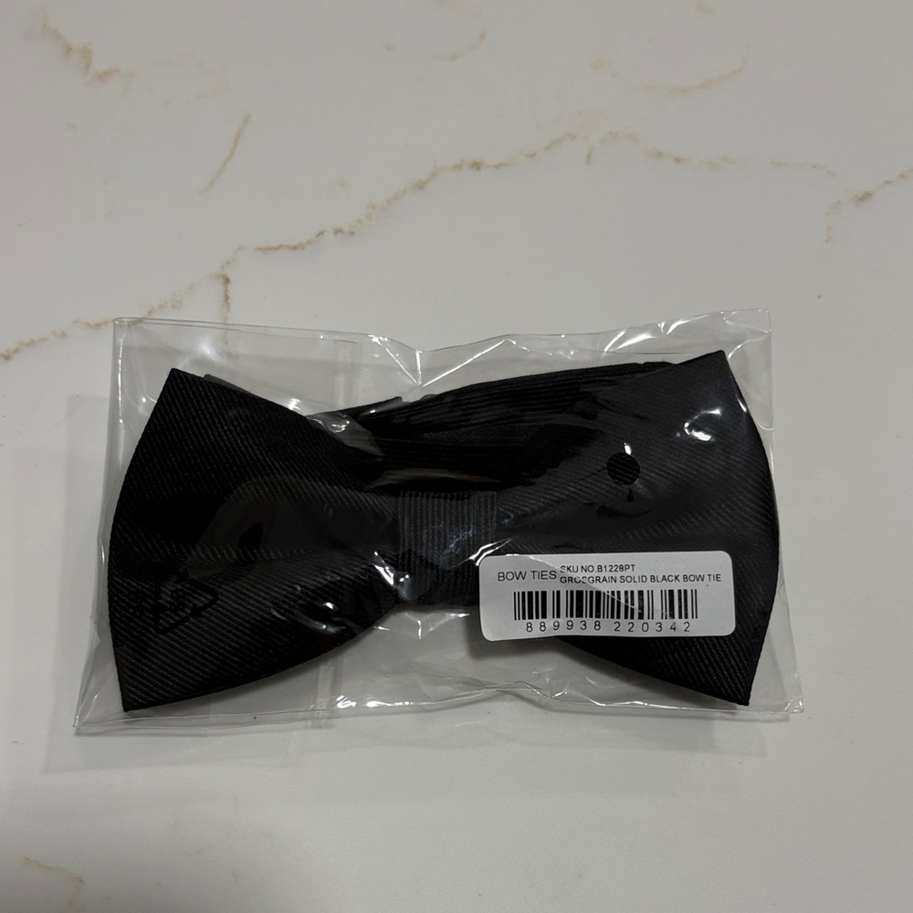The Tie Bar Black Solid Bow Tie